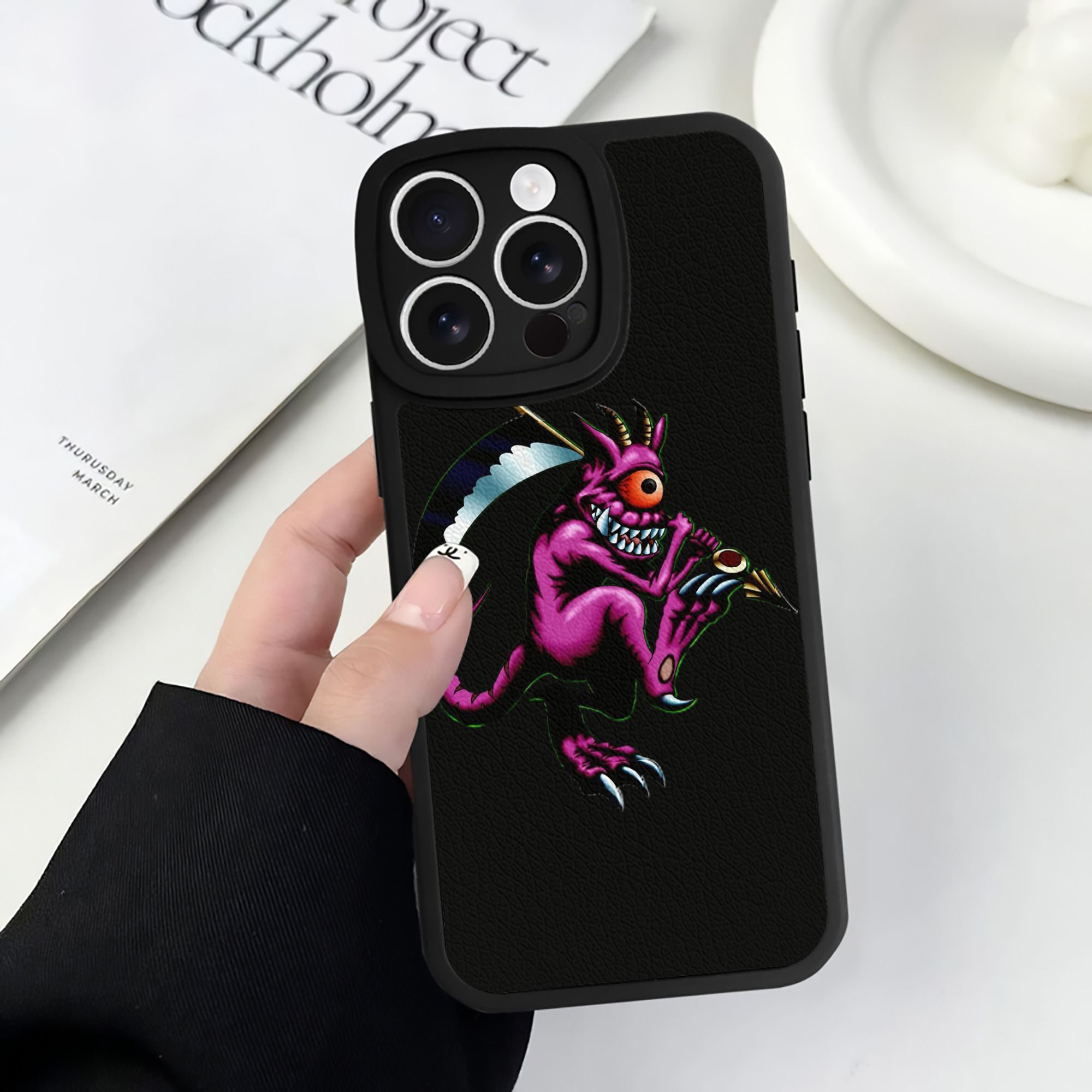 遊☆戯☆王 Yu-Gi-Oh! 【iPhone 16シリーズ対応】シリコンスマホケース（レザー調） 材質：シリコン